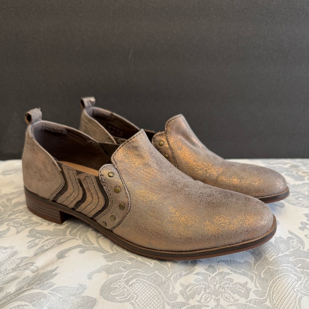 Clarks Size 8M Trish‎ Bell Metallic Comfort Shoe Booties Studs